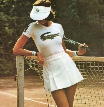 retro Lacosste 2000s outfit tenis